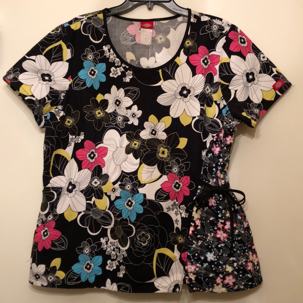 Dickies scrub top. EUC. Side tie & pockets. XL